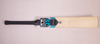 Ventue Sky Blue – Premium Willow Seasoned Cricket Bat (Grade 5)